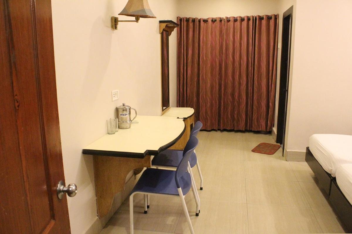 בובנשוואר Hotel Priya מראה חיצוני תמונה