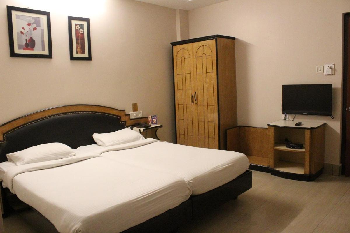 בובנשוואר Hotel Priya מראה חיצוני תמונה